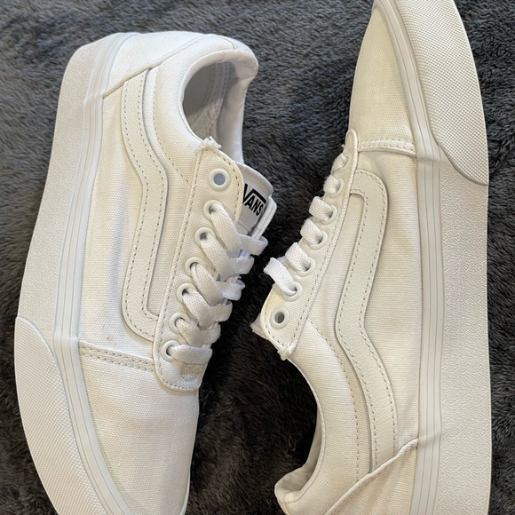 Vans Men's Classic White Sneakers - Picture 1 of 6